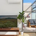 Sun-Drenched Penthouse-Style Studio With Lrg Terrace