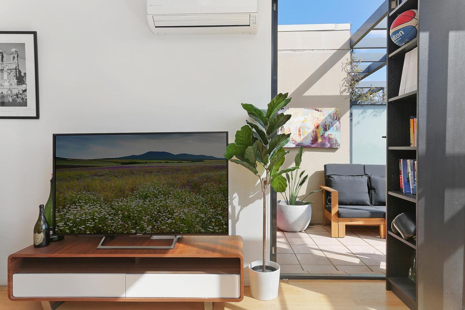 Apartment Sun-drenched Penthouse-style With Lrg Terrace