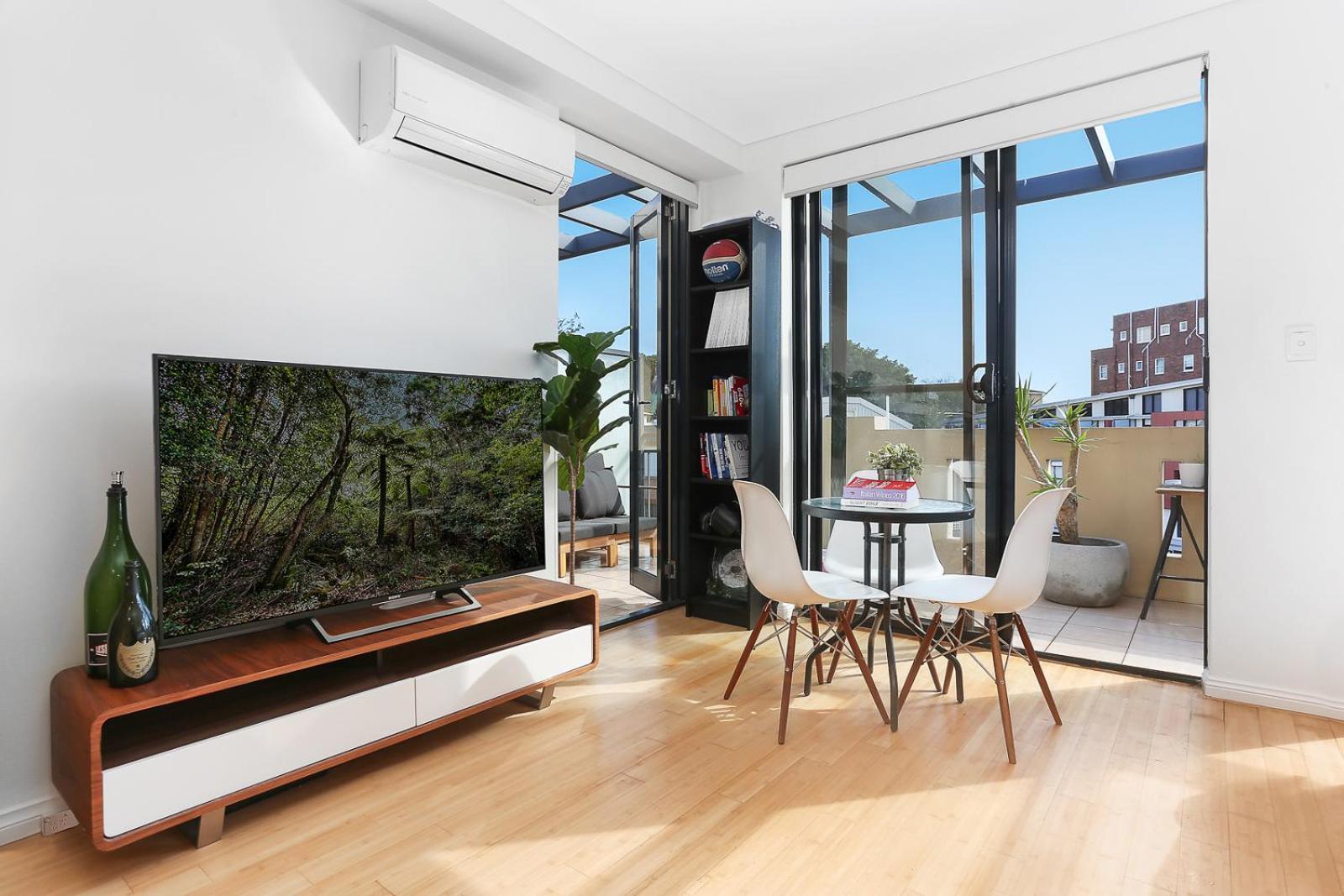 Sun-drenched Penthouse-style With Lrg Terrace